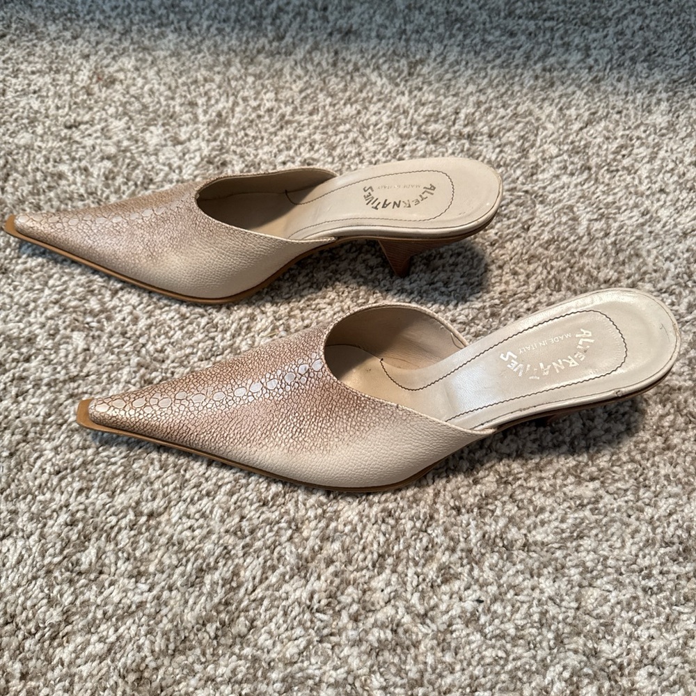 Vince Beige Textured Mules - Picture 2 of 6